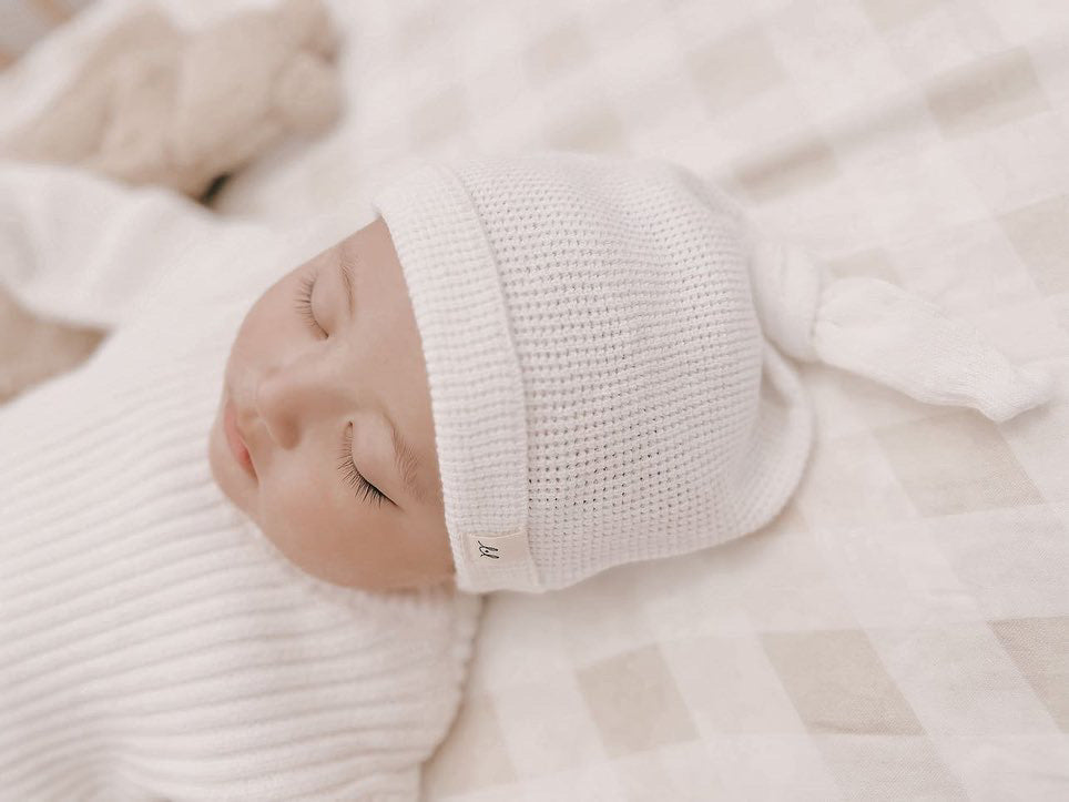 Luna + Luca Organic Cotton Knotted Baby Hat - White
