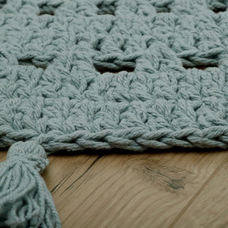Nila Hand-Crocheted Round Cotton Rug with Pompoms – Pale Green