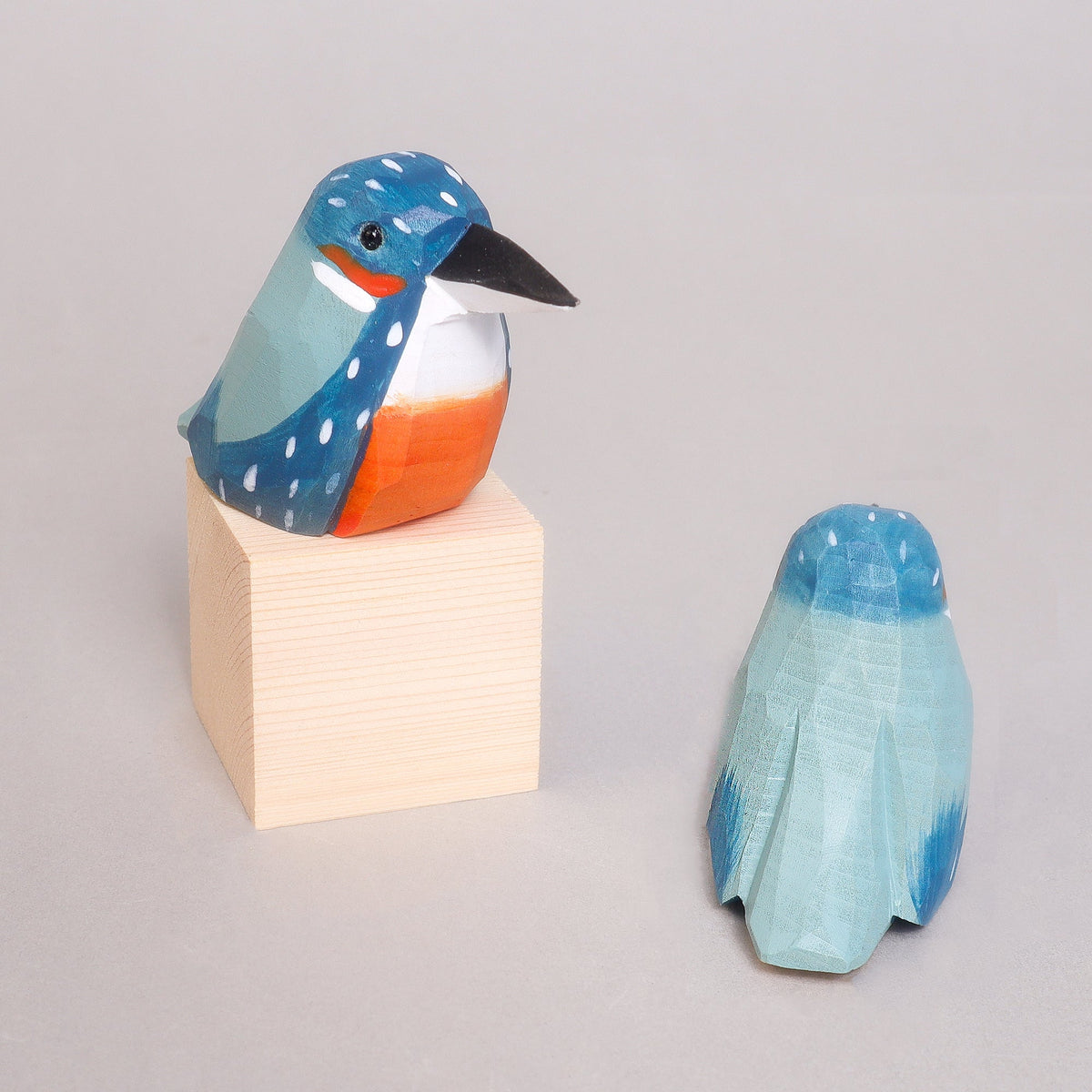 Kitsville Hand-Carved Wooden Bird Figurine – Hummingbird