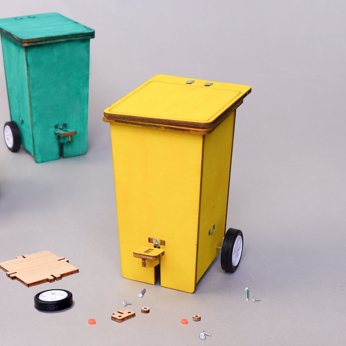 Kitsville Build & Paint Mini Trash Cans (Set of 2) – Wooden DIY Craft Kit