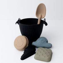 Load image into Gallery viewer, BLACKOUT & BOLT Silicone Beach Toy Set