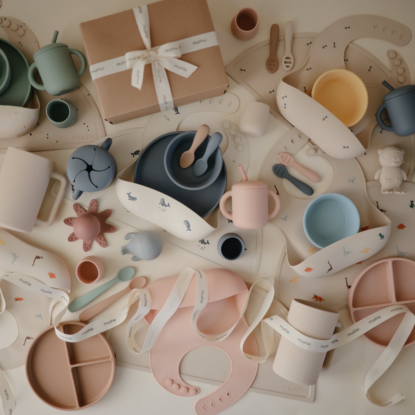 Mushie Non-Toxic Silicone Bath Essentials Kit (Sealife) | Bath Rinse Cup, Spout Cover, Bath Toys