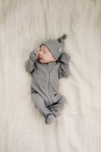 Load image into Gallery viewer, newborn baby sleeping wearing organic cotton footed onesie pajamas and knot hat mebie baby
