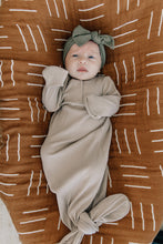 Load image into Gallery viewer, Mebie Baby Oatmeal Organic Cotton Ribbed Knot Gown