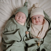 Load image into Gallery viewer, Mushie Organic Cotton Ribbed Knotted Baby Gown + Beanie Set