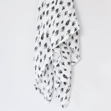 Load image into Gallery viewer, Wee Gallery Organic Eco-Friendly Newborn Baby Gift Set | Ocean