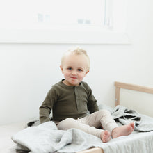 Load image into Gallery viewer, toddler sitting up wearing organic cotton long sleeve bodysuit onesie mebie baby
