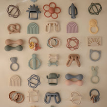 Load image into Gallery viewer, Daisy Rattle Teether
