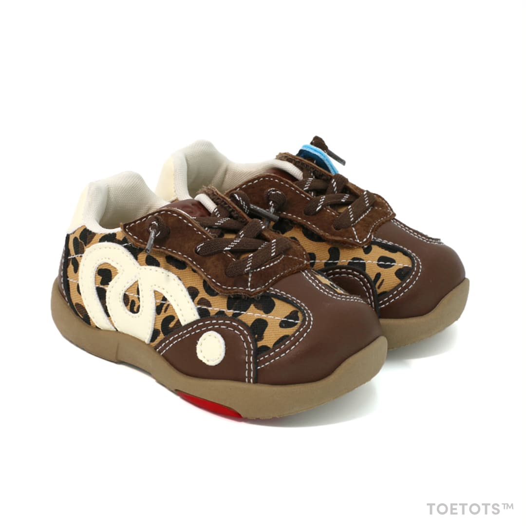 Scout Kid Sneaker – Vegan Leather, Adjustable Heel Fit
