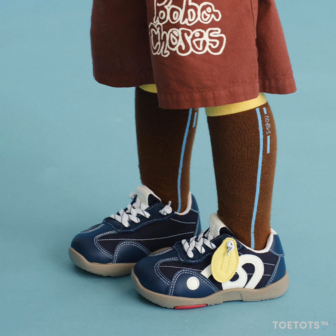 Scout Kid Sneaker – Vegan Leather, Adjustable Heel Fit