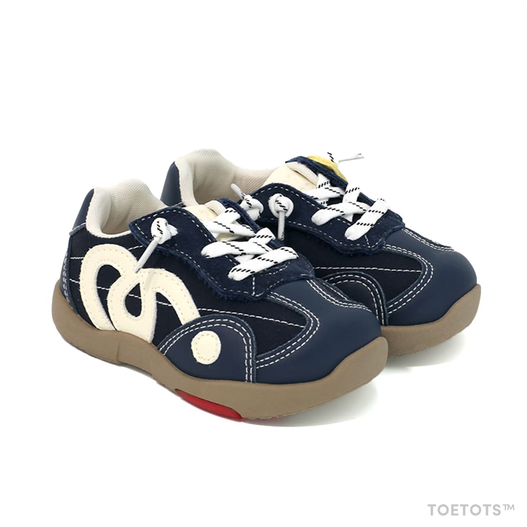 Scout Kid Sneaker – Vegan Leather, Adjustable Heel Fit