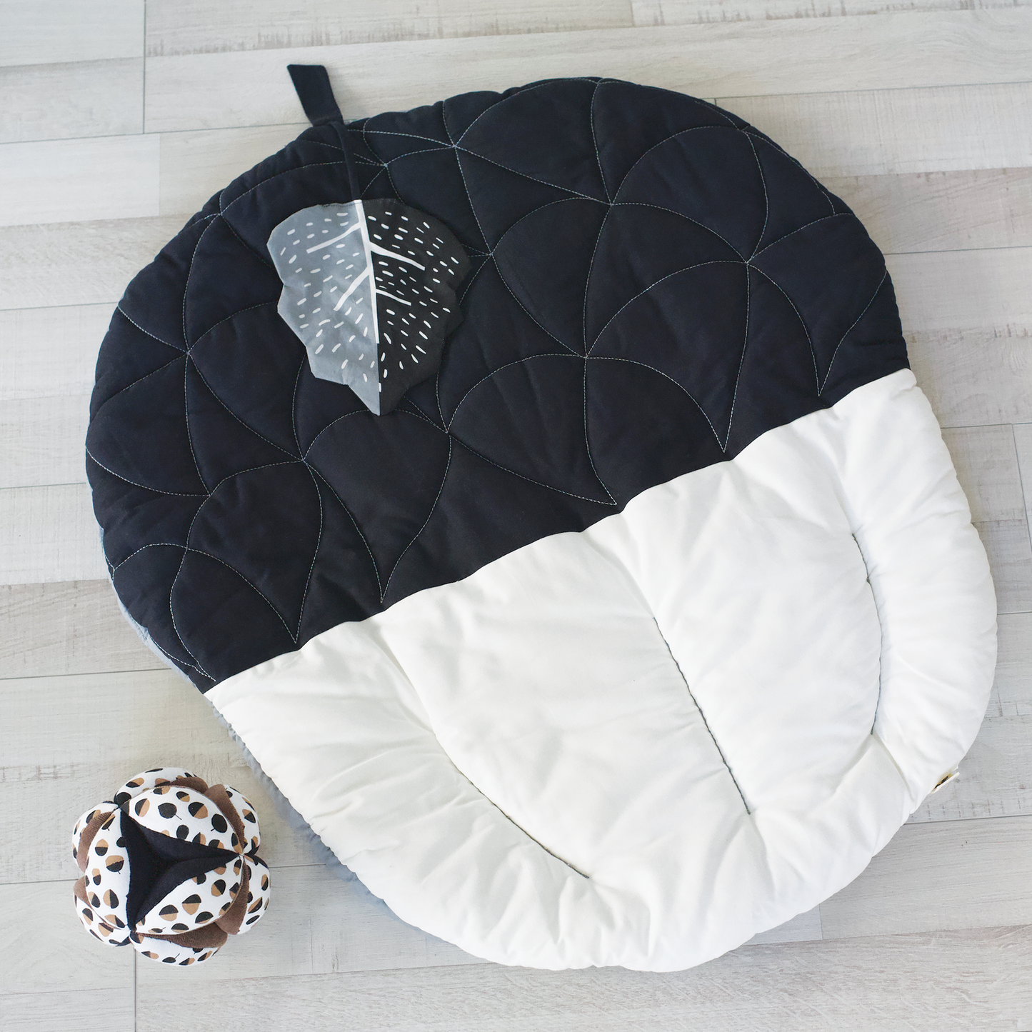 Wee Gallery Organic Cotton Acorn Playmat and Clutch Ball Set