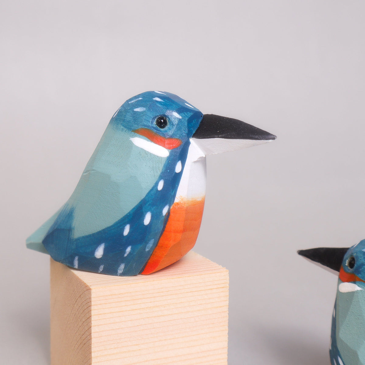 Kitsville Hand-Carved Wooden Bird Figurine – Hummingbird