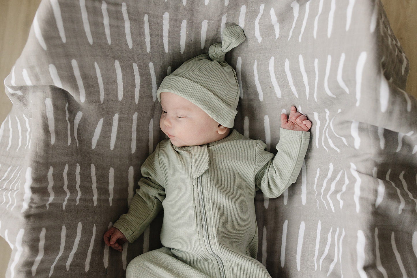 Mebie Baby Sage Organic Cotton Ribbed Newborn Knot Hat