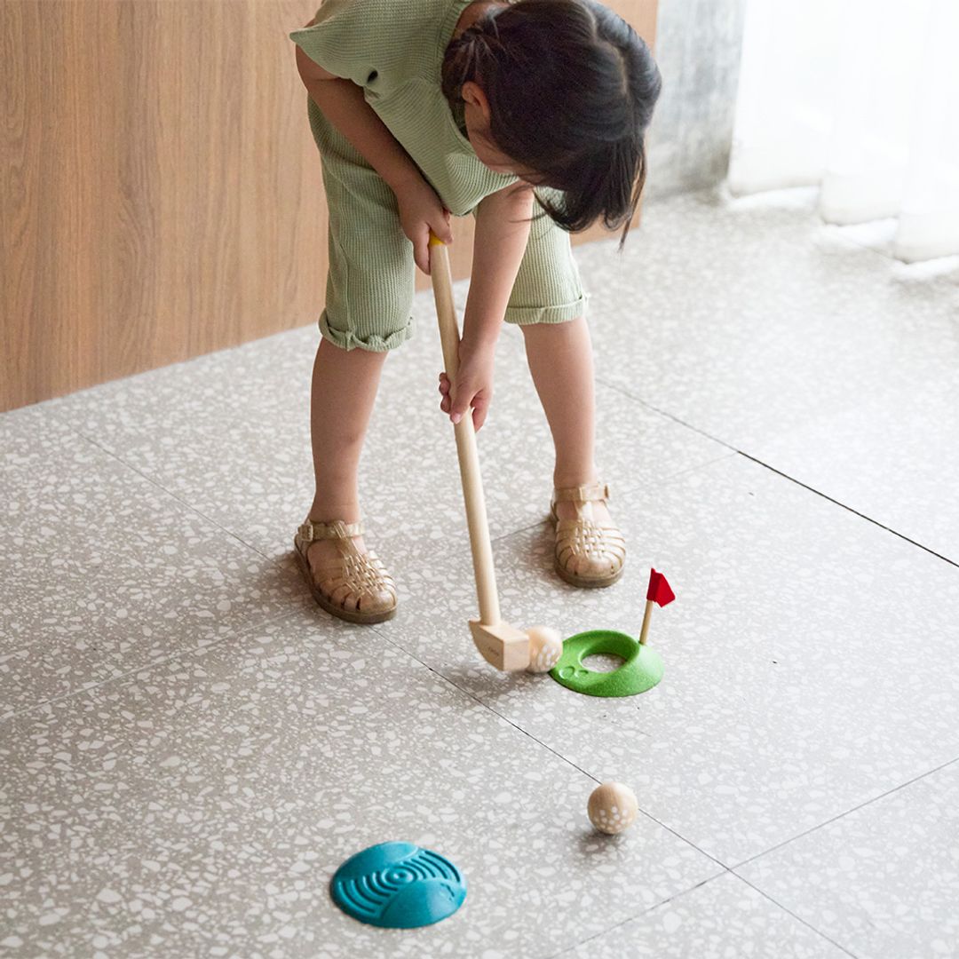 PlanToys Sustainable Mini Golf Yard Game - Full Set