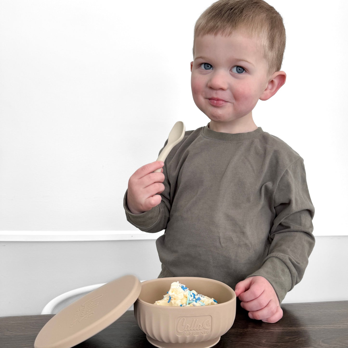 Calla and Friends Boston Bowl | 100% Food-Grade Silicone Suction Bowl with Lid | BPA-Free Toddler Bowl