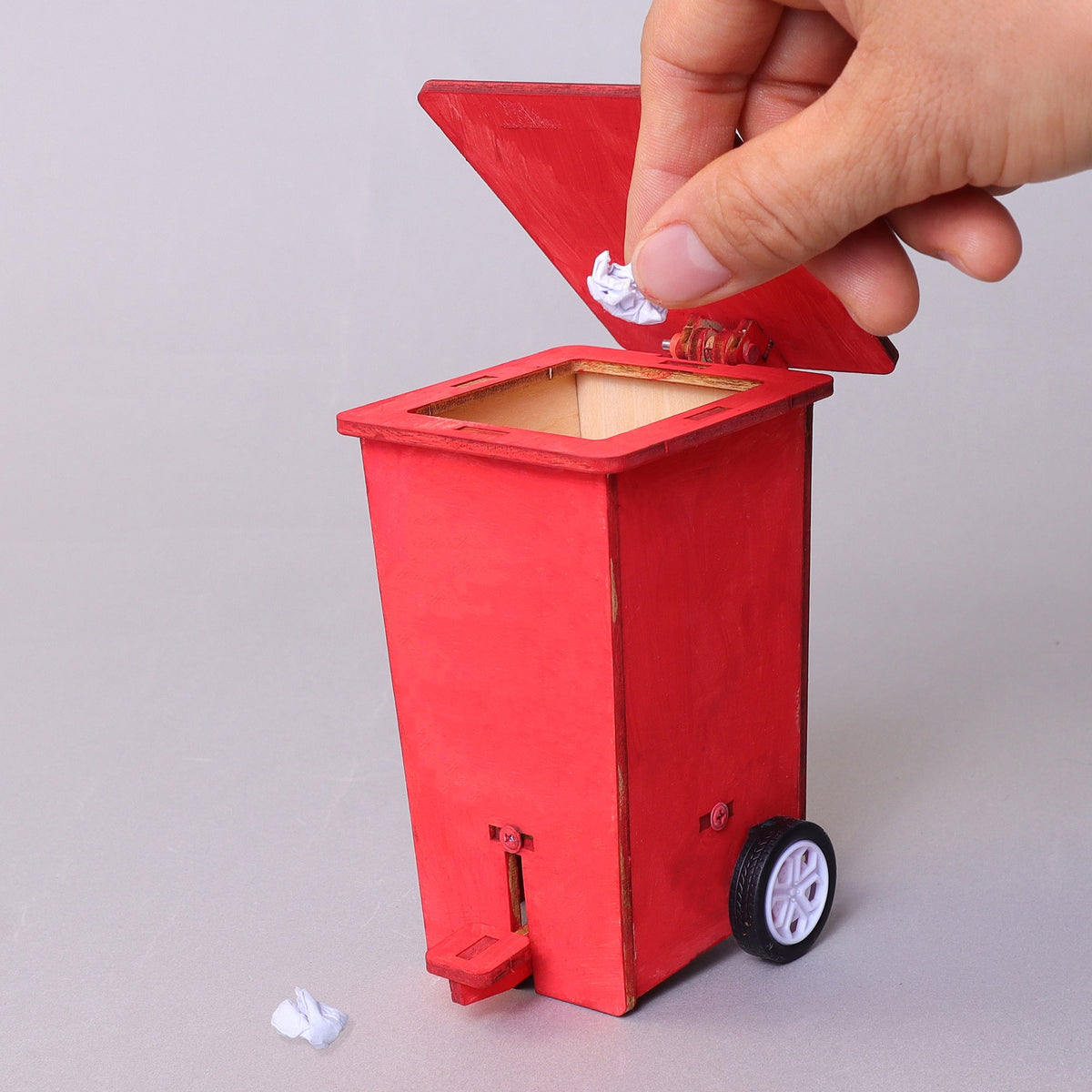 Kitsville Build & Paint Mini Trash Cans (Set of 2) – Wooden DIY Craft Kit