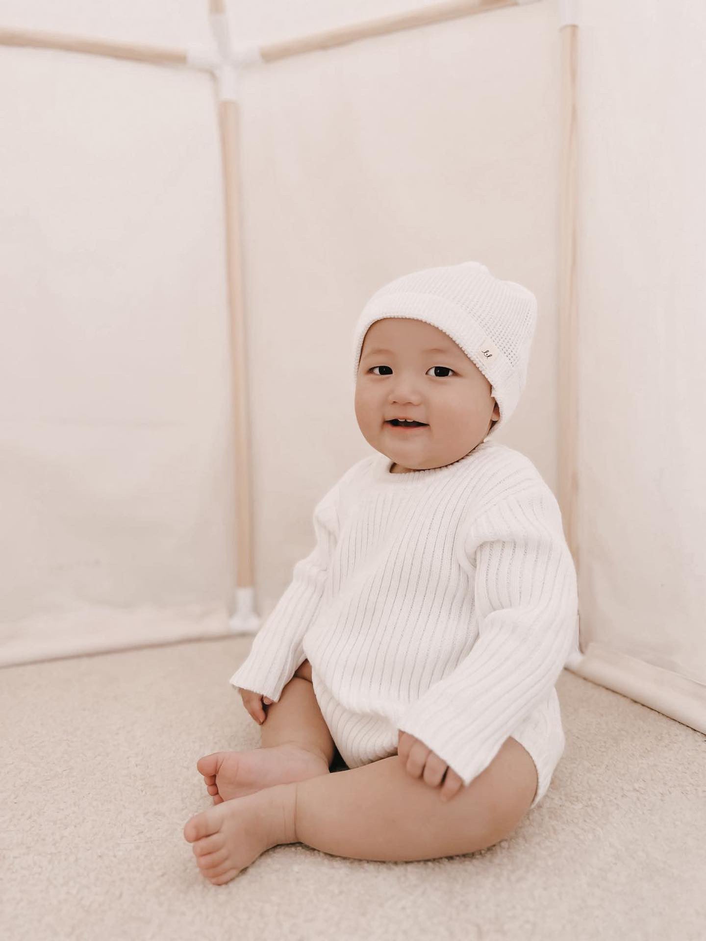 Luna + Luca Organic Cotton Knotted Baby Hat - White