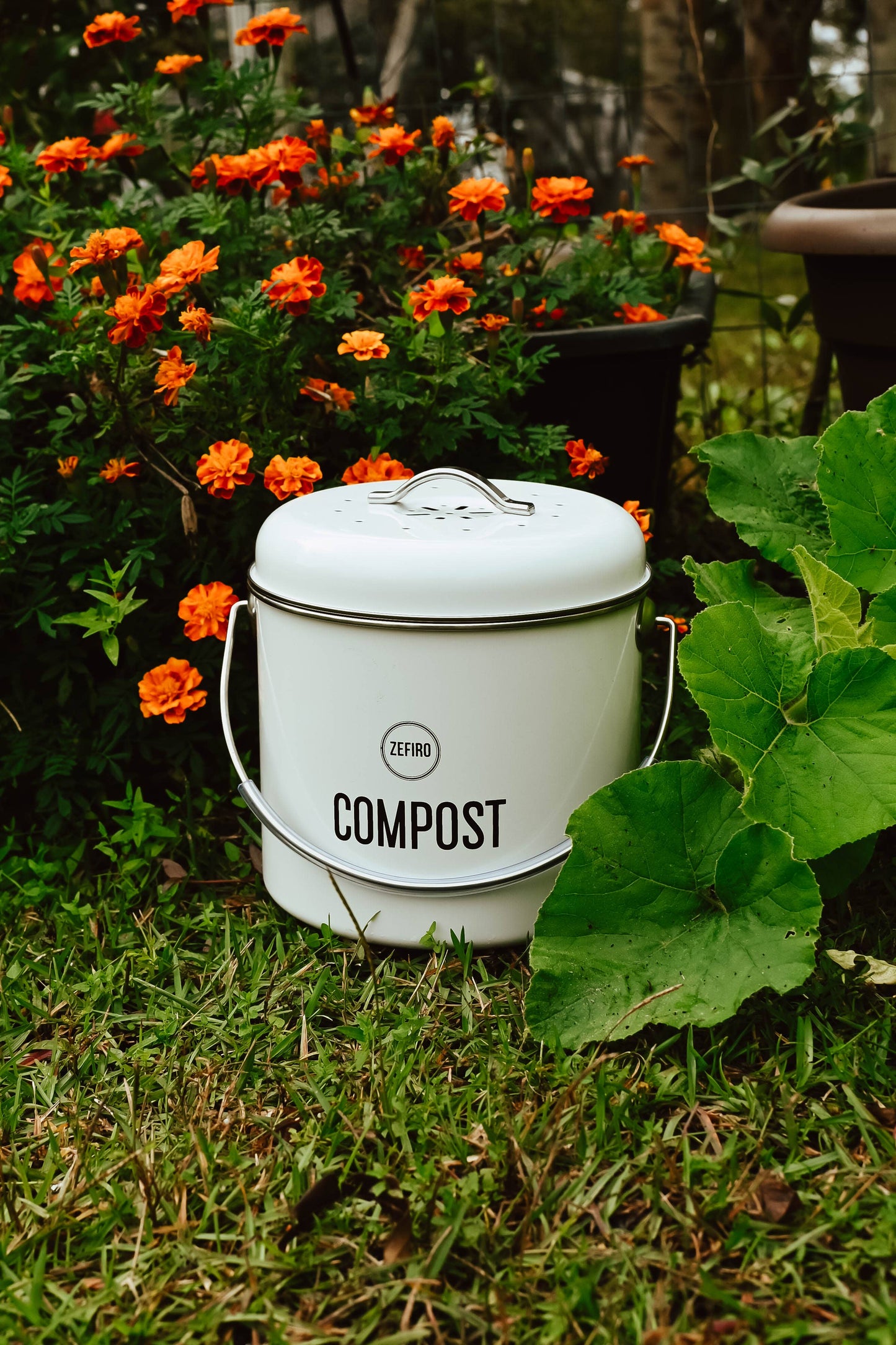 Stainless Steel Countertop Compost Bin – White (0.8 Gallons)