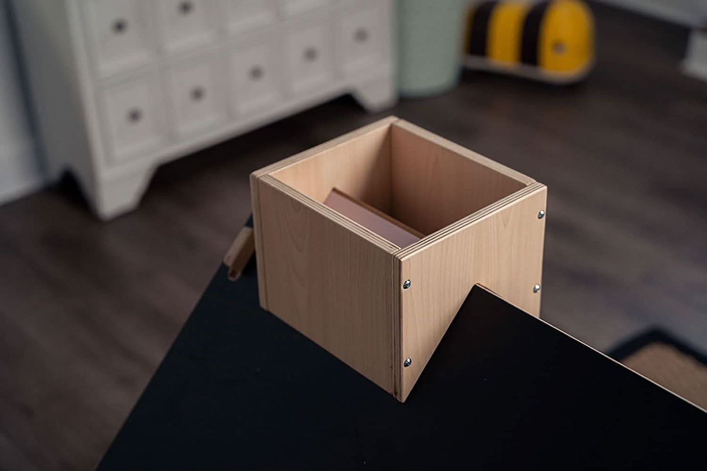 Avenlur Evergreen- Sustainable Children's Playhouse with Chalkboard Roof