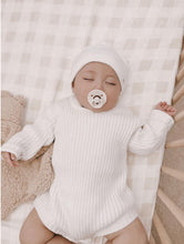 Load image into Gallery viewer, Luna + Luca Chunky Rib Organic Cotton Knit Long Sleeve Gender Neutral Romper - White
