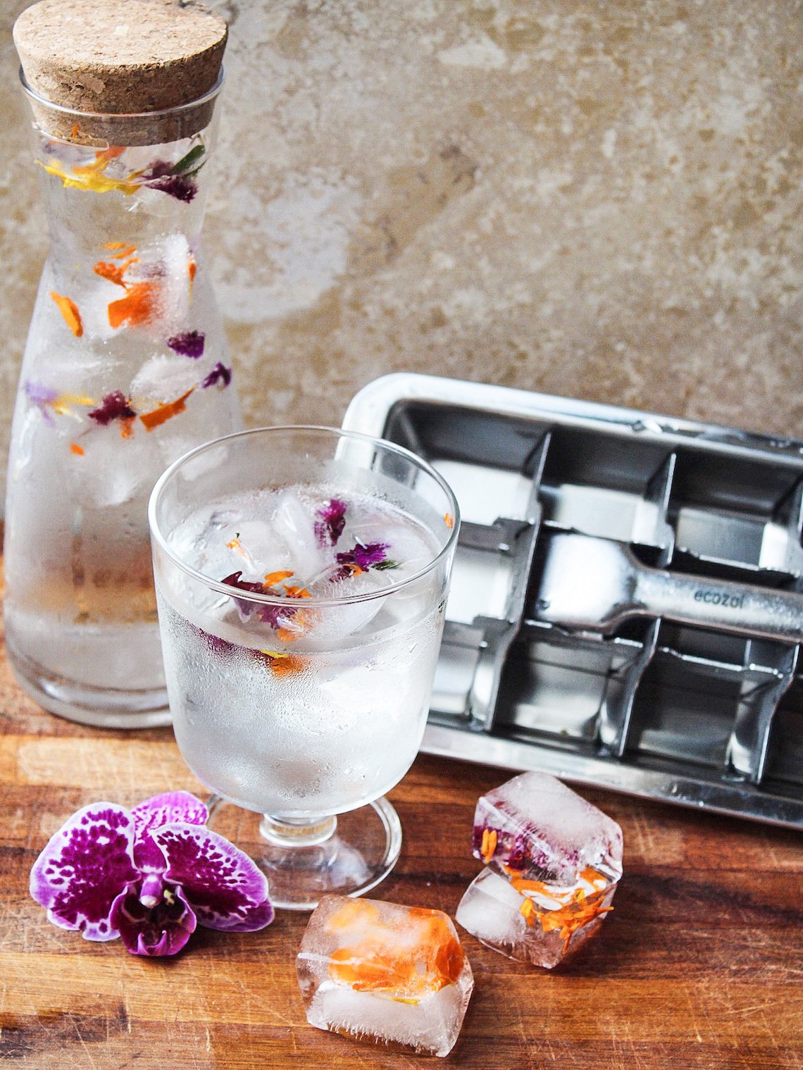 Ecozoi Stainless Steel Ice Cube Tray with Easy Release Handle, Vintage Design