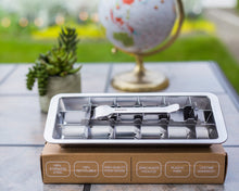 Load image into Gallery viewer, Ecozoi Stainless Steel Ice Cube Tray with Easy Release Handle, Vintage Design
