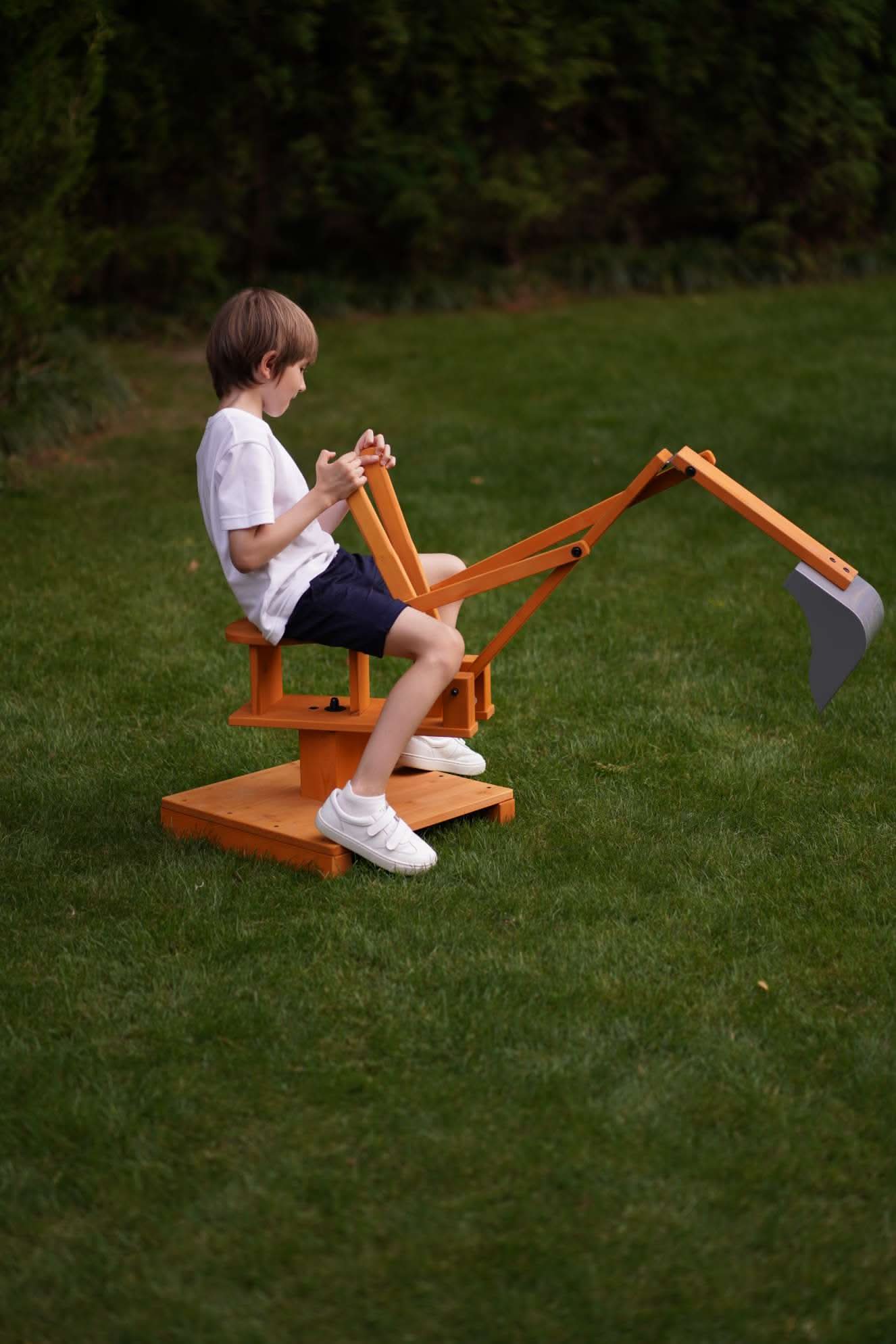 Avenlur Eco-Friendly Outdoor Excavator (Sandbox NOT included)