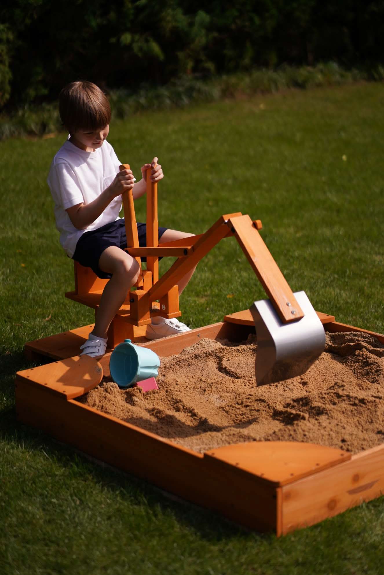 Avenlur Eco-Friendly Outdoor Excavator (Sandbox NOT included)