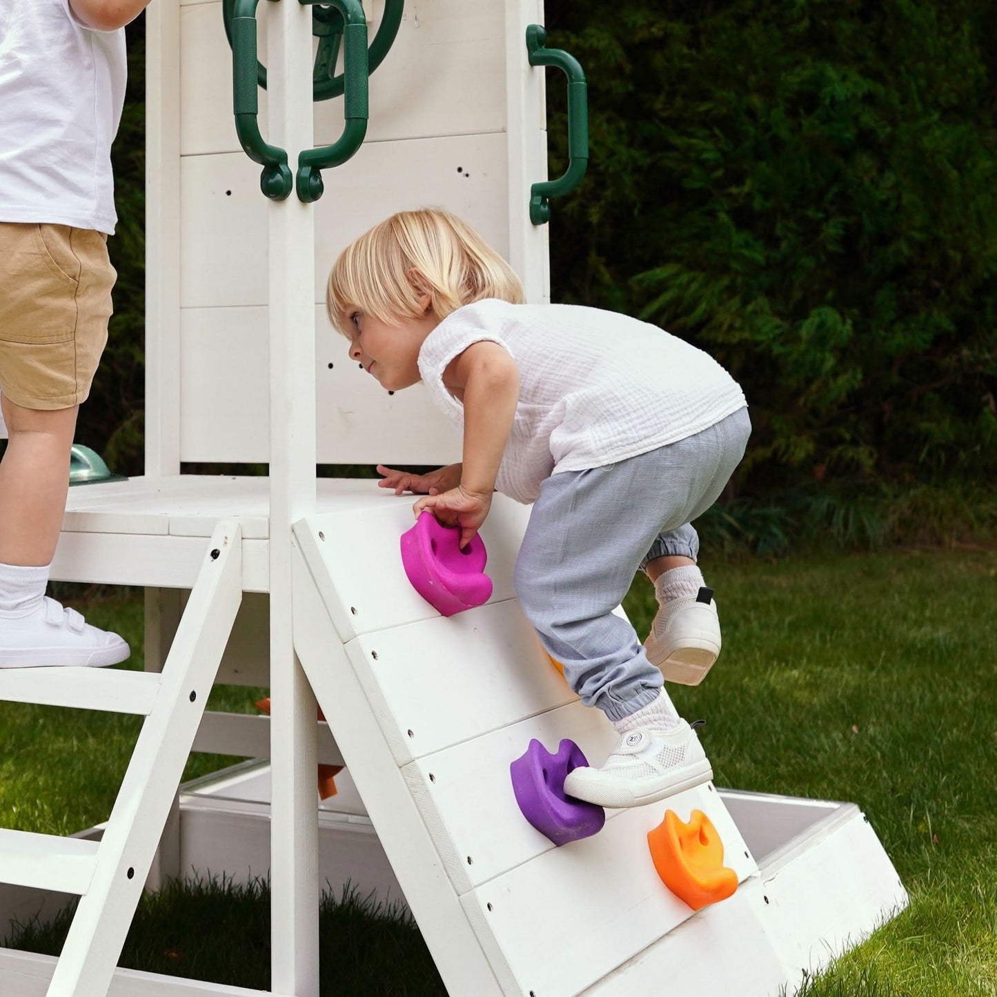 Avenlur Aloe Sustainable Outdoor Mini Playset with Water Fun