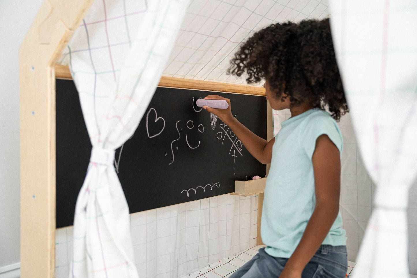 Avenlur Flair Eco-Friendly Wooden Play House Desk with Chair