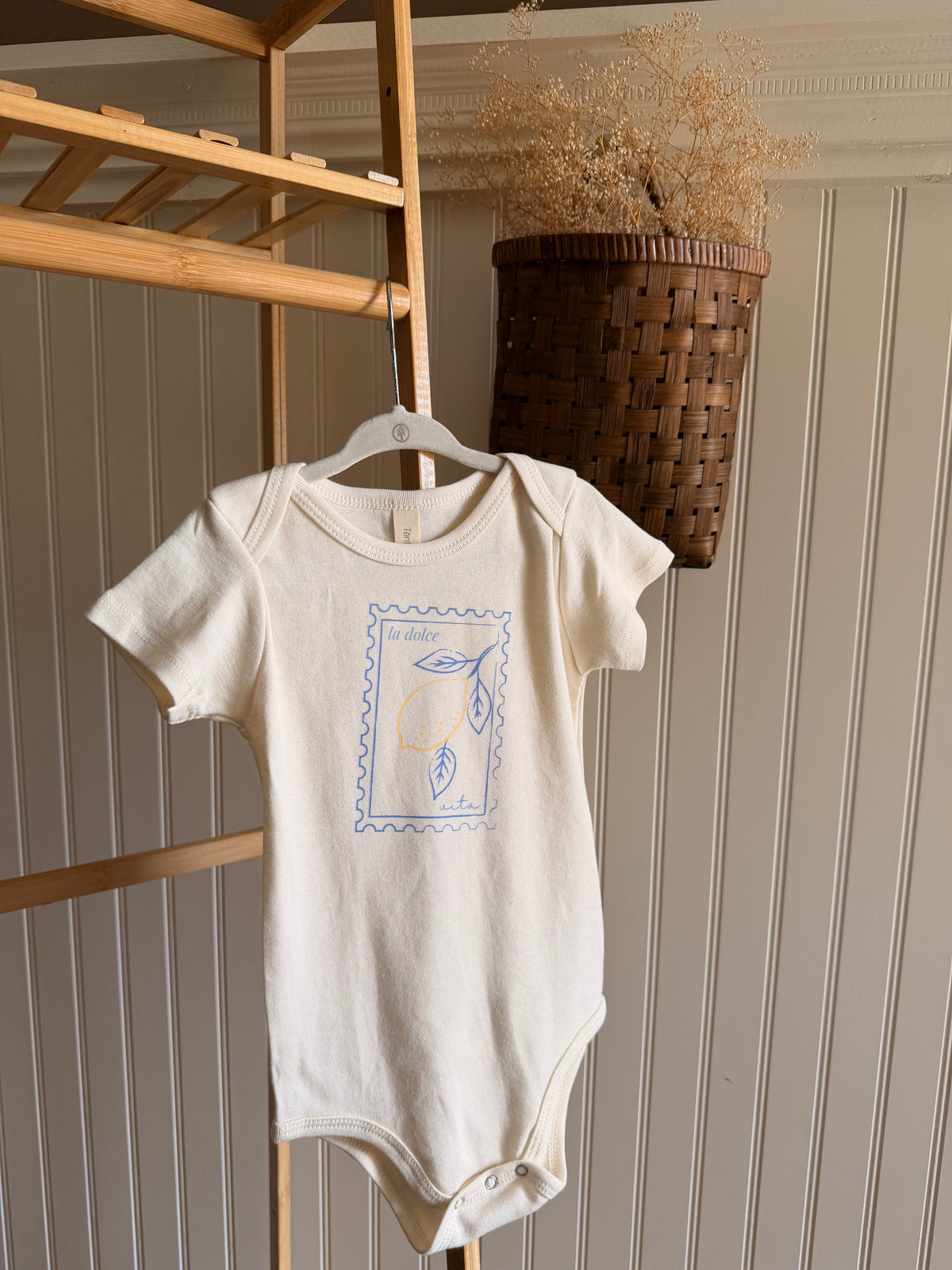 La Dolce Vita Stamp Organic Cotton Baby Bodysuit – Short Sleeve, 0–24M
