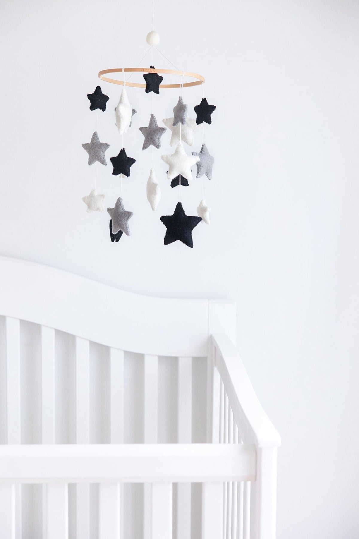 Monochrome Stars Crib Mobile – Handmade Wool Felt Nursery Decor