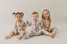 Load image into Gallery viewer, Mebie Baby Blush Bunny Sustainable Bamboo Two-piece Kids&#39; Cozy Pajamas Set
