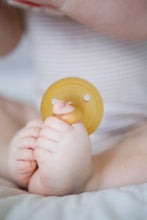 Load image into Gallery viewer, Natursutten Natural Rubber Original Pacifier- Orthodontic
