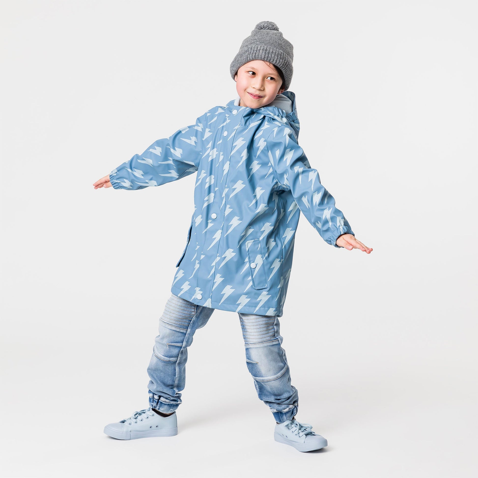 boy wearing non-toxic sustainable raincoat pfc free recycled by snapper rock