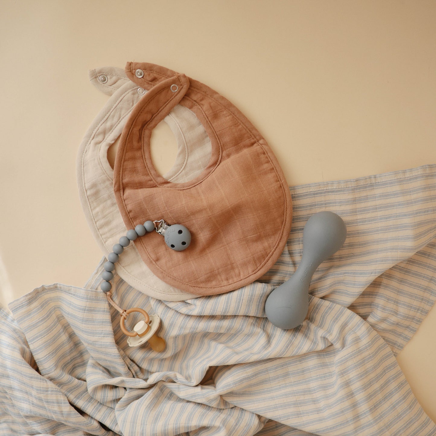 Mushie Organic Cotton Muslin Bib