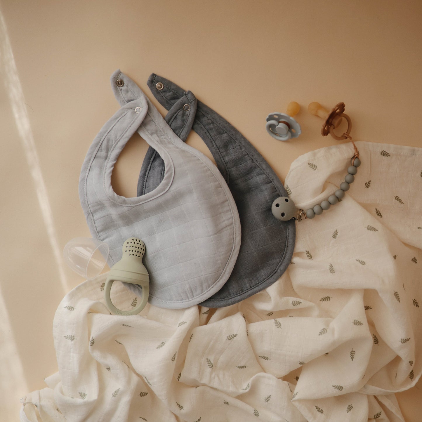 Mushie Organic Cotton Muslin Bib