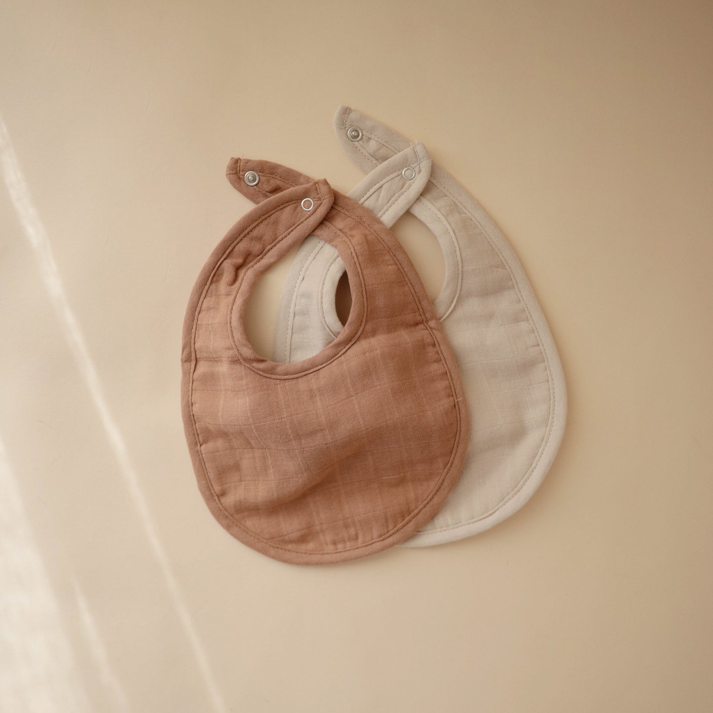 Mushie Organic Cotton Muslin Bib