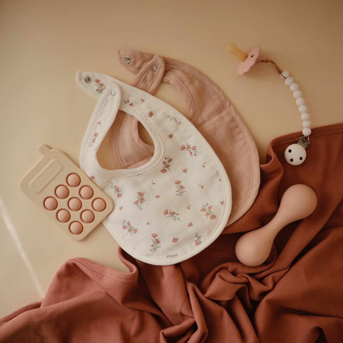 Mushie Organic Cotton Muslin Bib