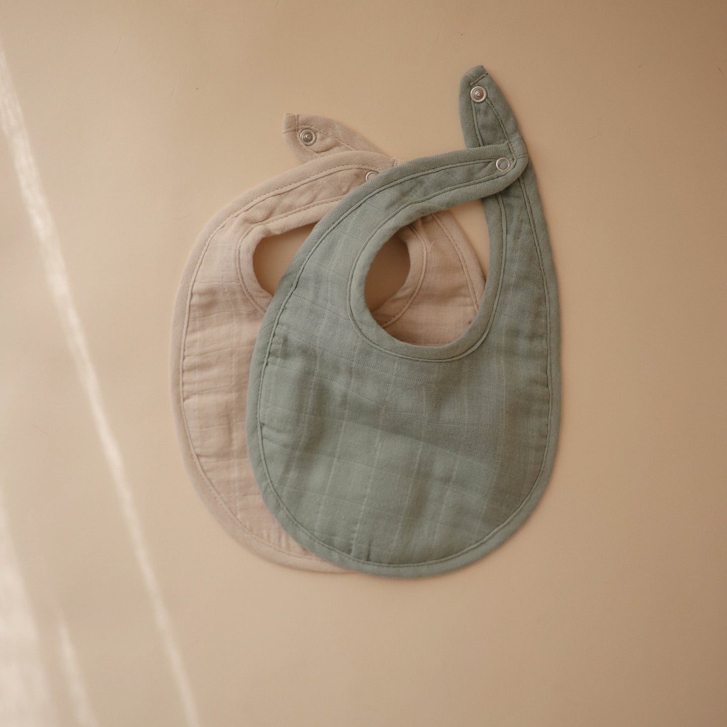 Mushie Organic Cotton Muslin Bib