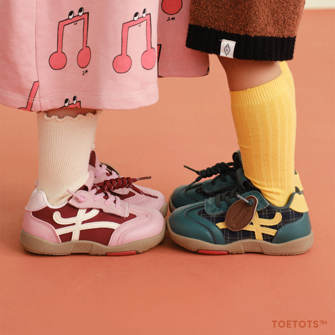 Scout Kid Sneaker – Vegan Leather, Adjustable Heel Fit