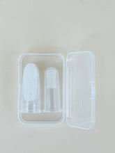 Load image into Gallery viewer, Haakaa Silicone Finger Toothbrush Set 2pcs (Small &amp; Large)
