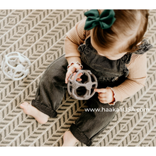 Load image into Gallery viewer, Haakaa Silicone Teething Ball 1 PK
