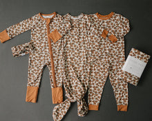 Load image into Gallery viewer, Mebie Baby Cream Magnolia Sustainable Bamboo Zipper Onesie Pajamas
