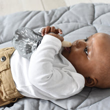 Load image into Gallery viewer, Wee Gallery Organic Cotton Crinkle Teether Ring - Starfish
