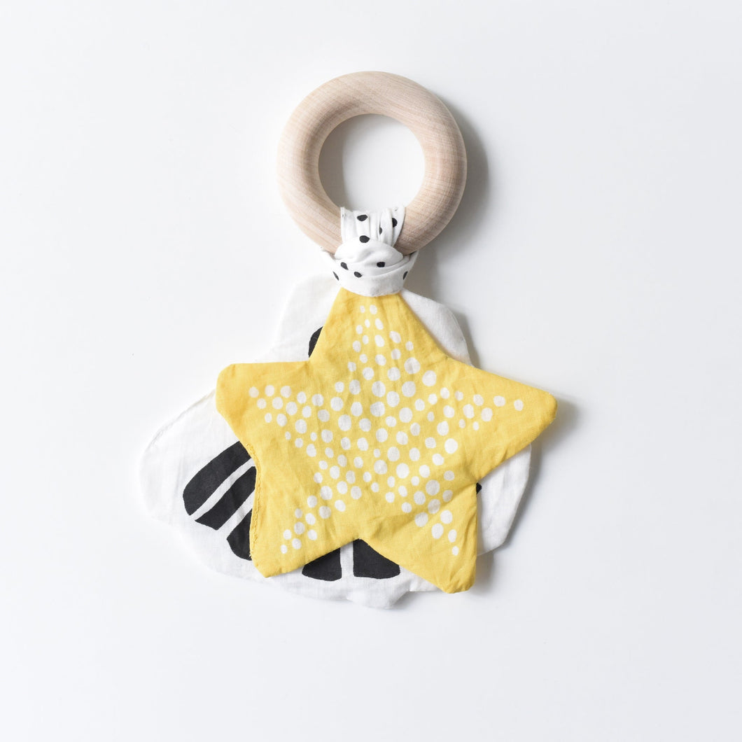 Wee Gallery Organic Cotton Crinkle Teether Ring - Starfish