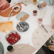 Load image into Gallery viewer, Dinnerware Fork and Spoon Set
