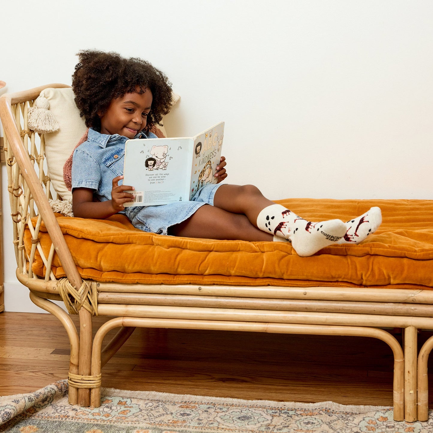 Kids Socks that Protect Giraffes