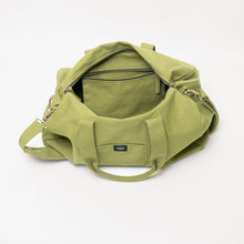 Load image into Gallery viewer, Terra Thread Aarde Eco-Friendly Gym Sports Camp Weekender Duffle Bag
